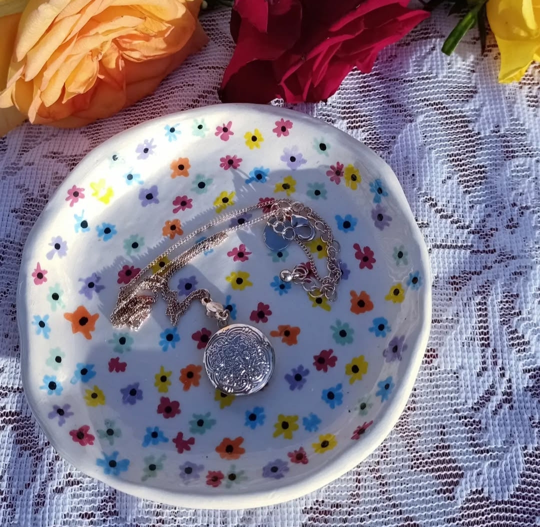 Mothers Day Pottery Mug and saucer/trinket dish workshop. Sunday the 11th of May 10am-12pm